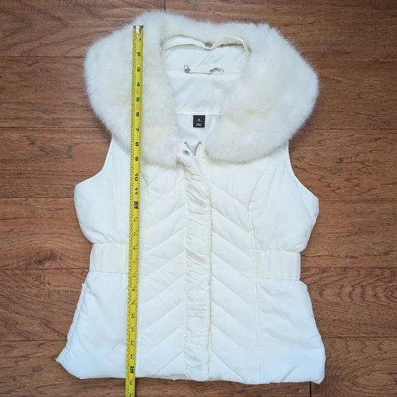 White House Black Market Women's White Faux Fur Vest - Picture 7 of 8